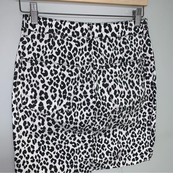 H&M Denim Mini Skirt Women’s Size 6 US White  Leopard Print Raw-Edge Hem NWOT - Picture 6 of 8